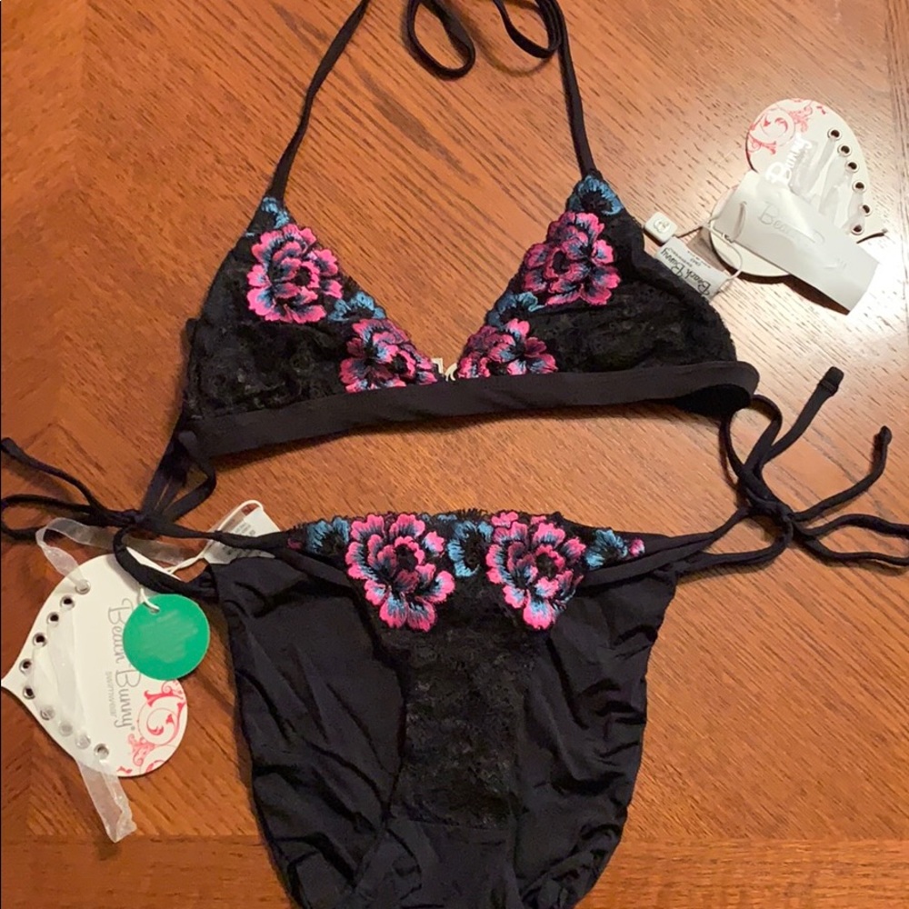Black floral beach bunny bikini med top lg bottom
